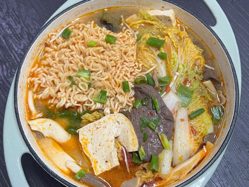 麻辣鴨血煲