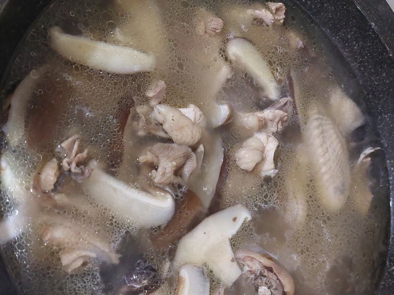 香菇蒜頭雞湯