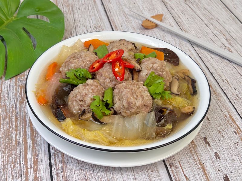 台式經典國民菜|獅子頭白菜滷