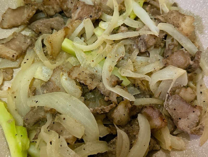 洋蔥炒鹹豬肉