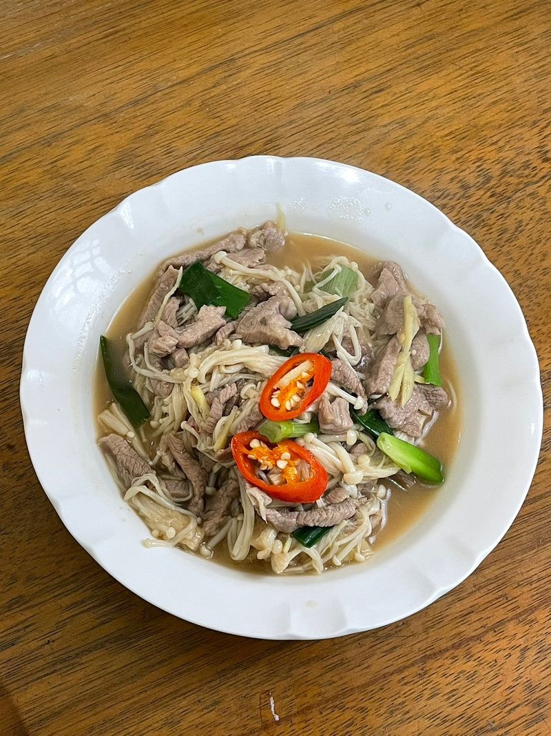 菇菇炒肉絲