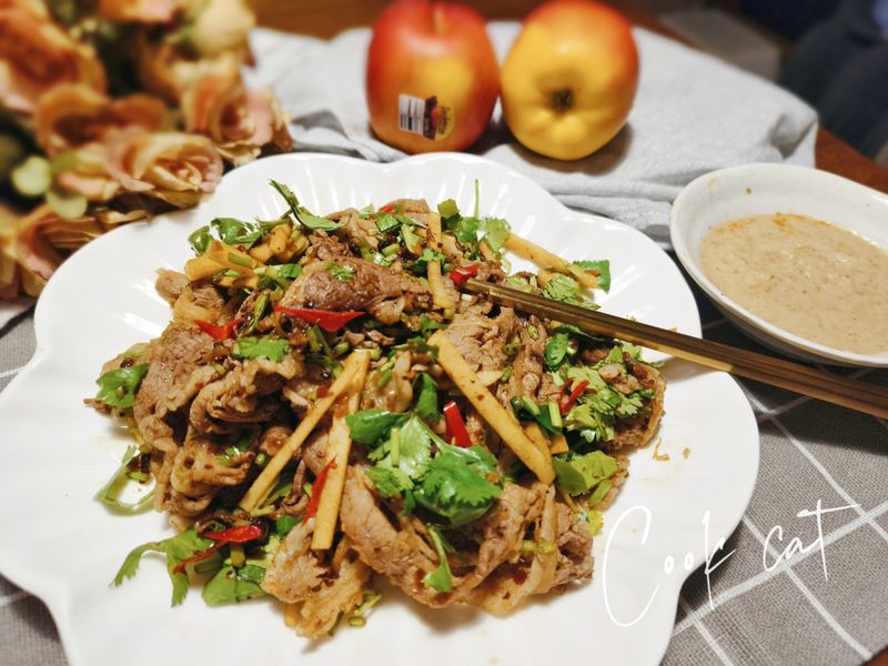 蘋果胡麻香菜辣拌肥牛