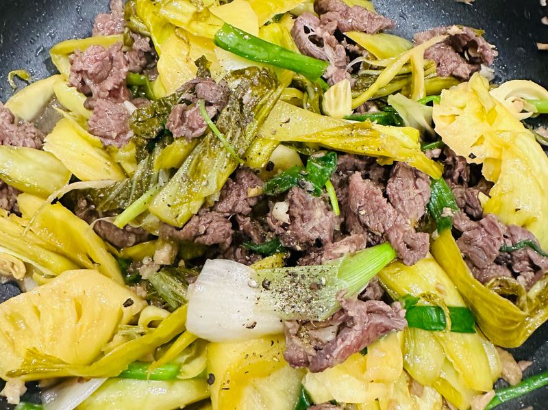 牛肉炒酸菜！