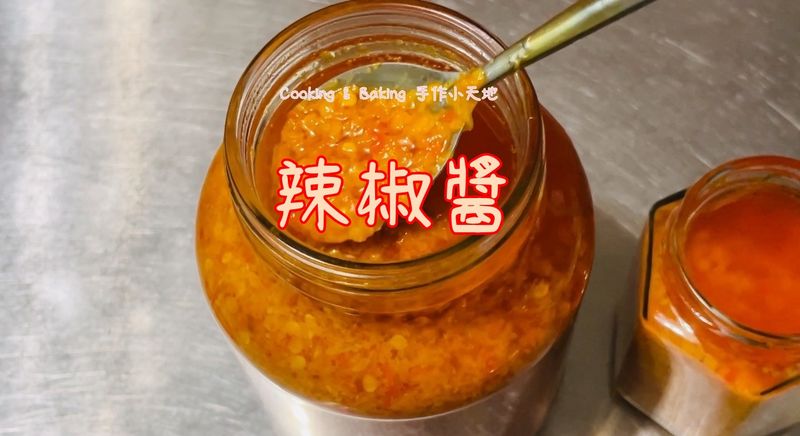 辣椒醬「蒜香味十足,拌麵拌飯都很香」