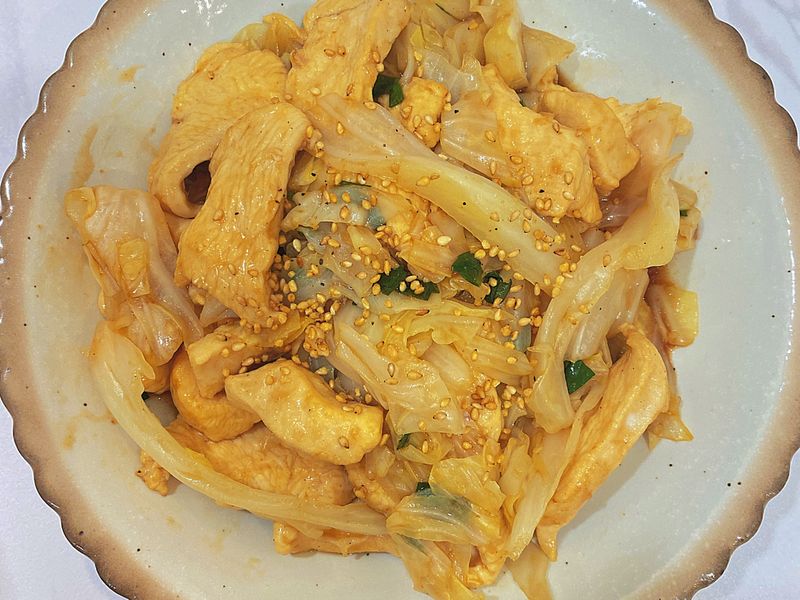 蔥油雞胸肉拌高麗菜