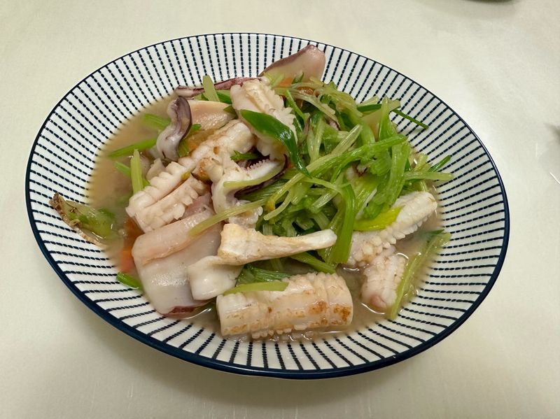 芹菜炒透抽