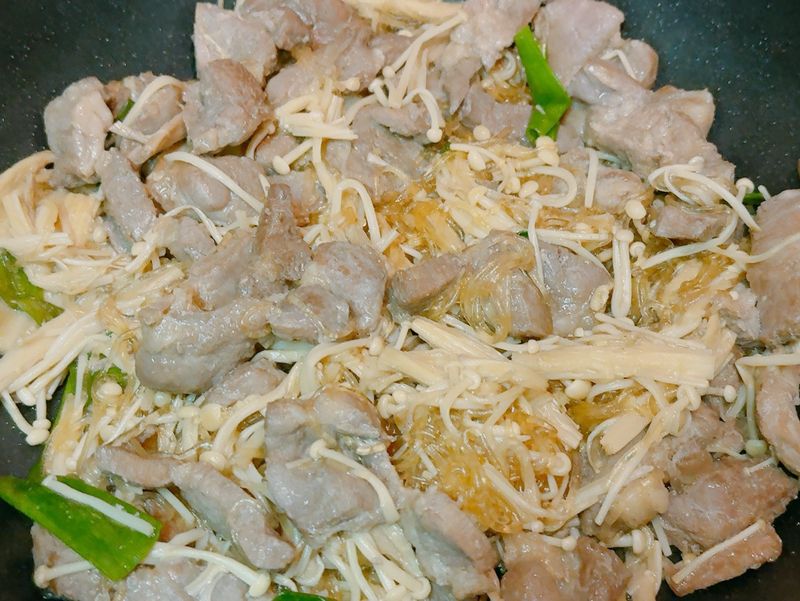 豬肉金針菇炒冬粉