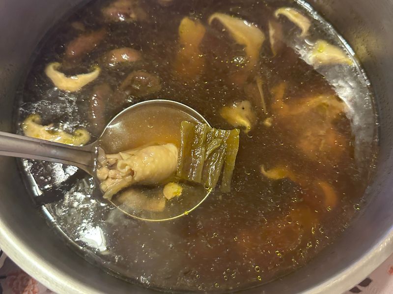 剝皮辣椒雞湯