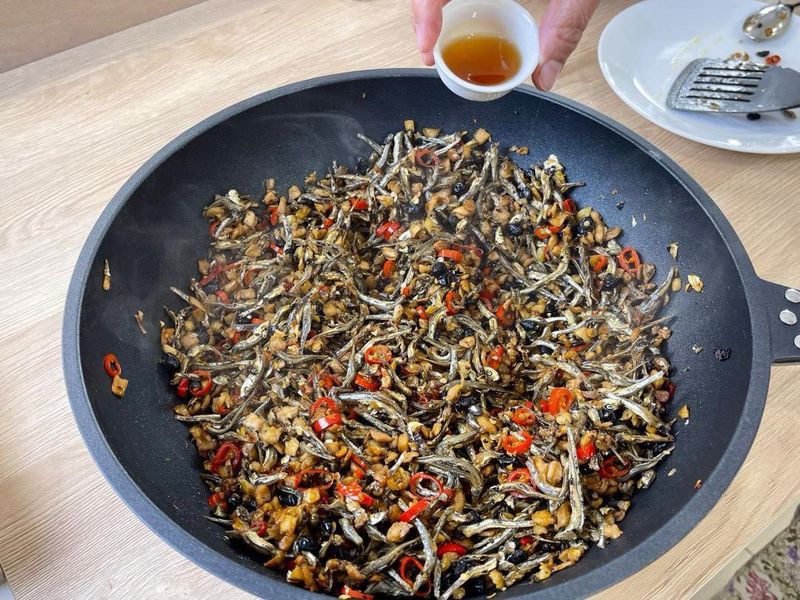 記憶中的古早味|自製辣炒小魚乾