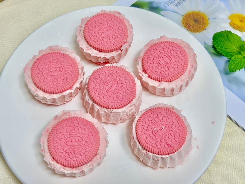 草莓冰淇淋