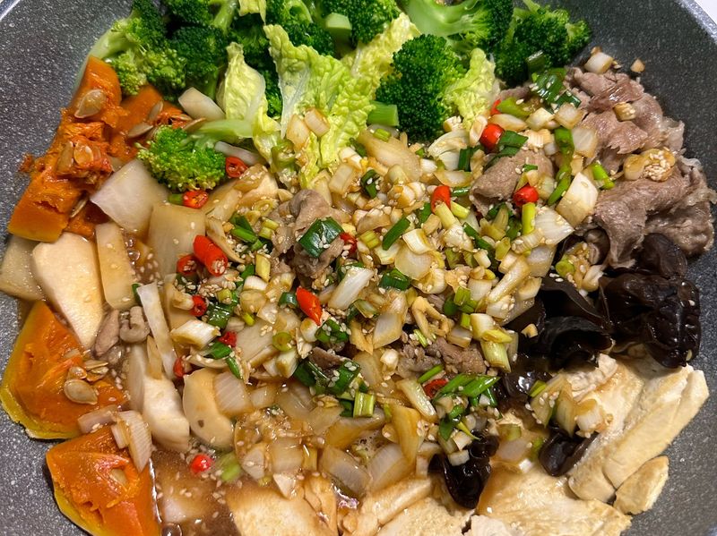 火鍋肉片雜菜煮(豬五花肉片)