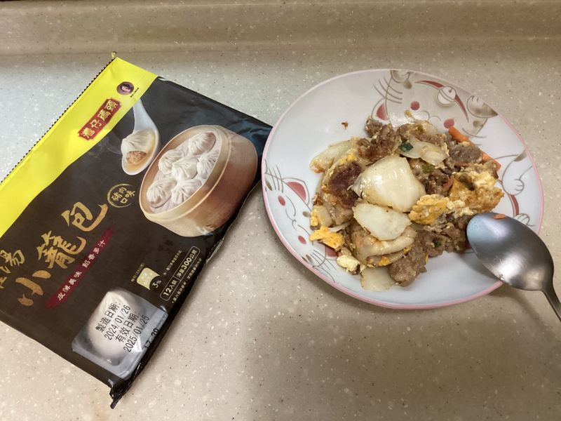 泡菜炒湯包
