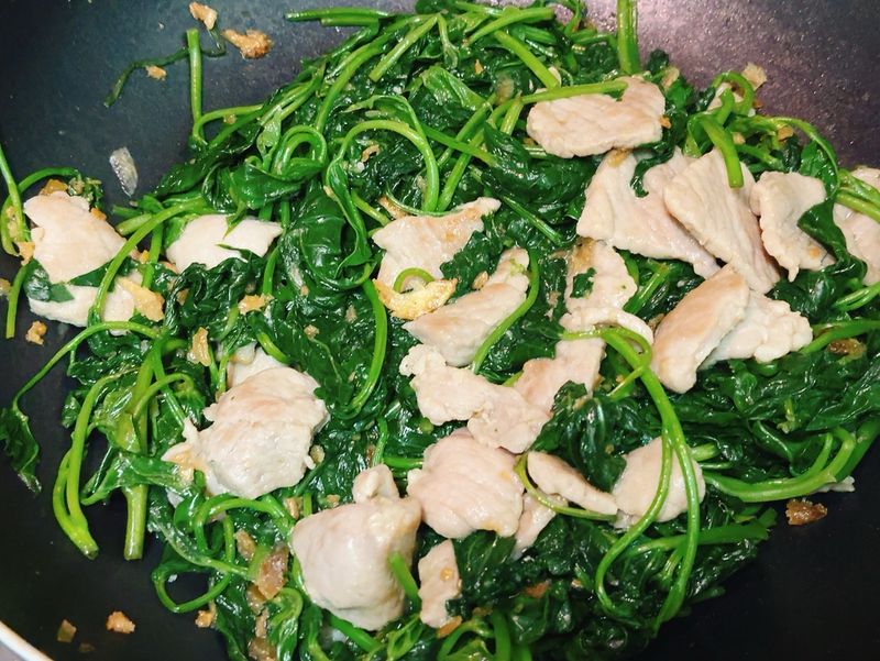 地瓜葉炒肉片