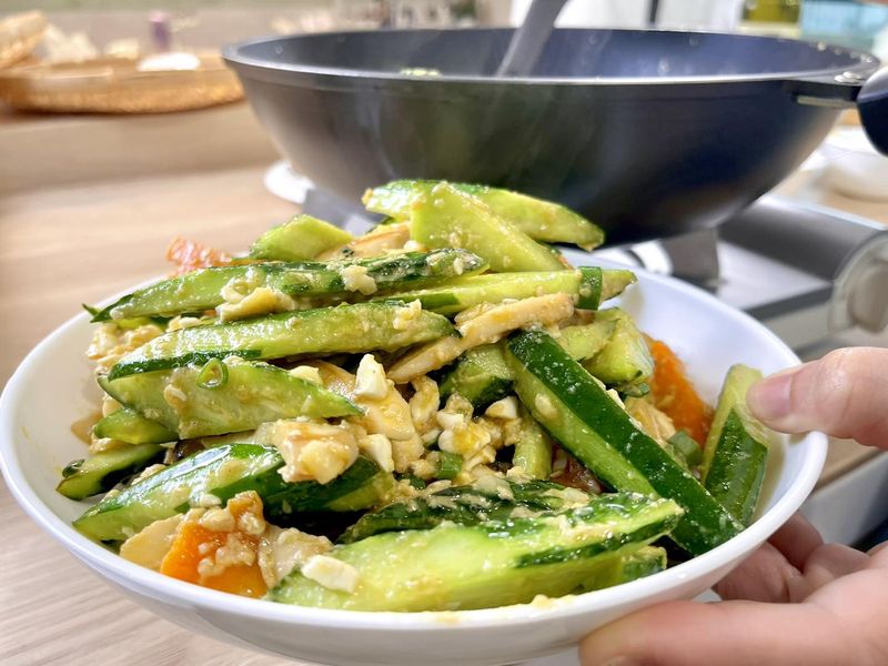 滿滿蔬菜纖維|鹹蛋炒小黃瓜杏鮑菇
