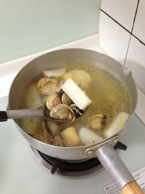 [湯料理]山藥蛤蠣燉雞湯