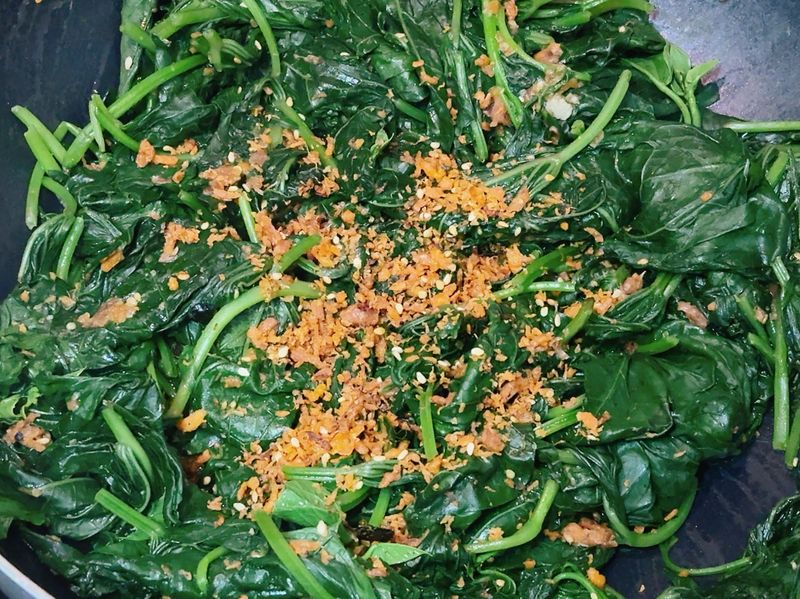 素鬆拌炒地瓜葉