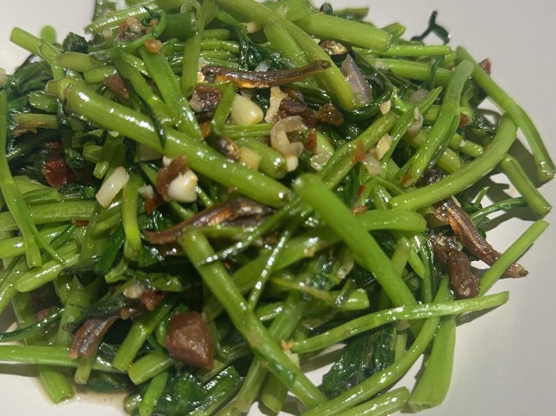 鮮炒空心菜
