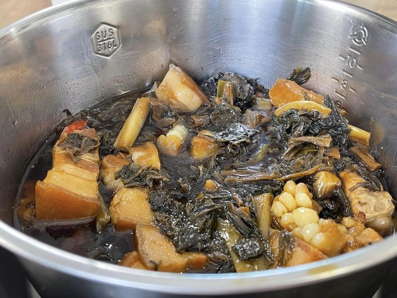 簡單電鍋料理|梅乾菜苦瓜控肉