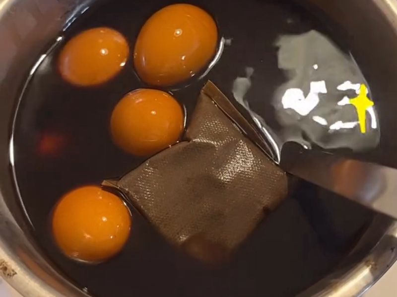 慢慢吃茶葉蛋