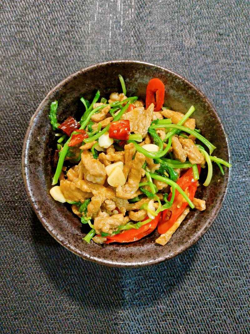 香根炒肉絲