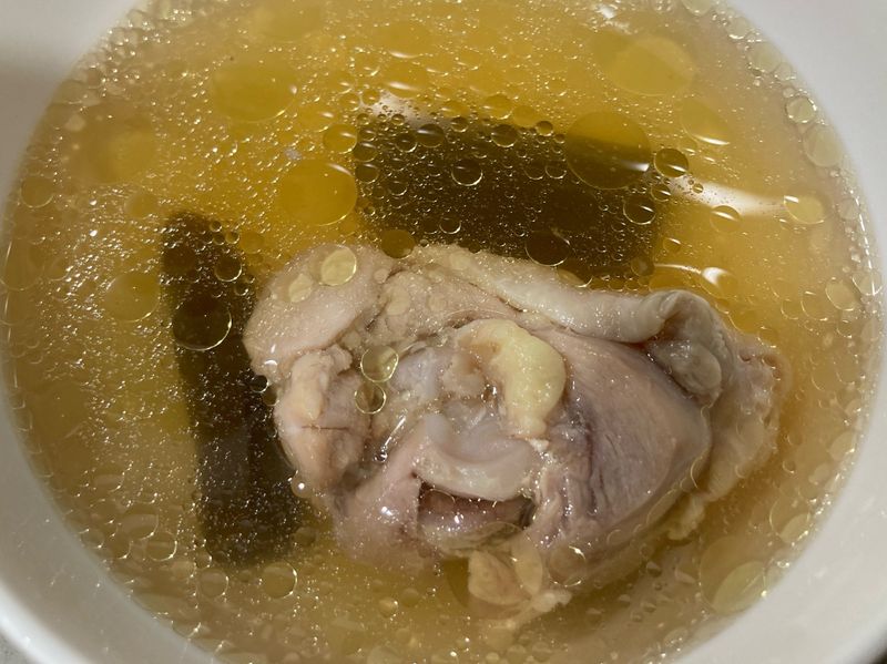 剝皮辣椒雞湯