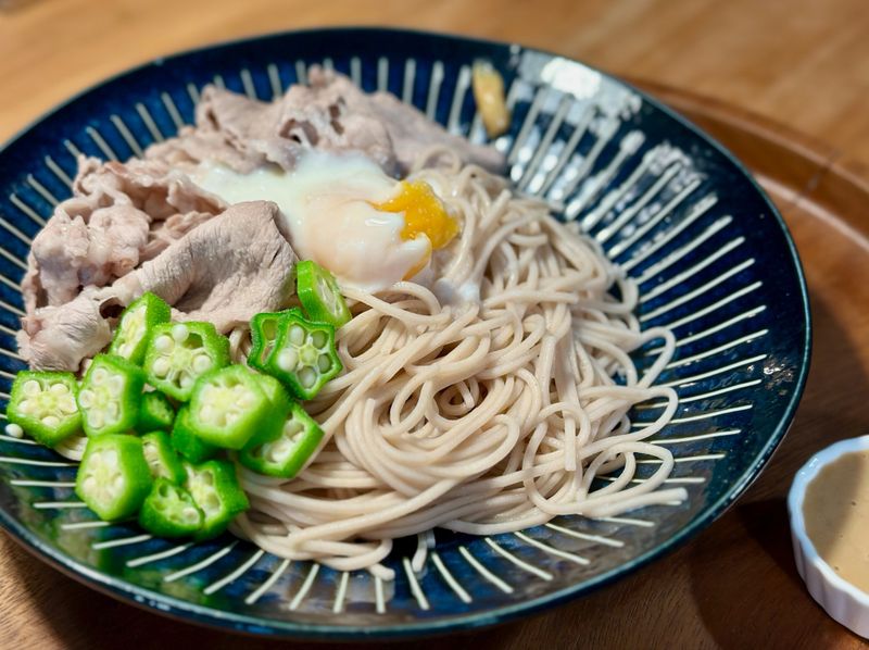 胡麻醬蕎麥冷麵 (配溫泉蛋&嫩涮豬肉片)