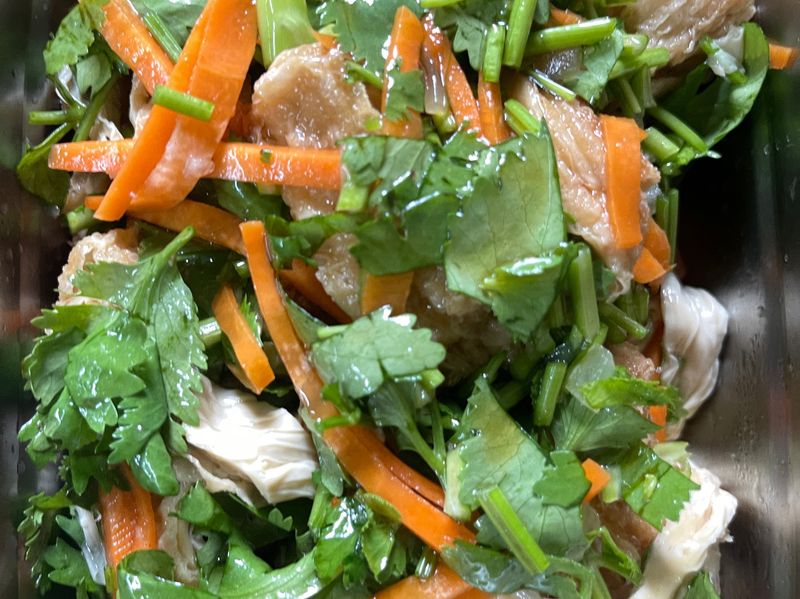 涼拌魚露豆包