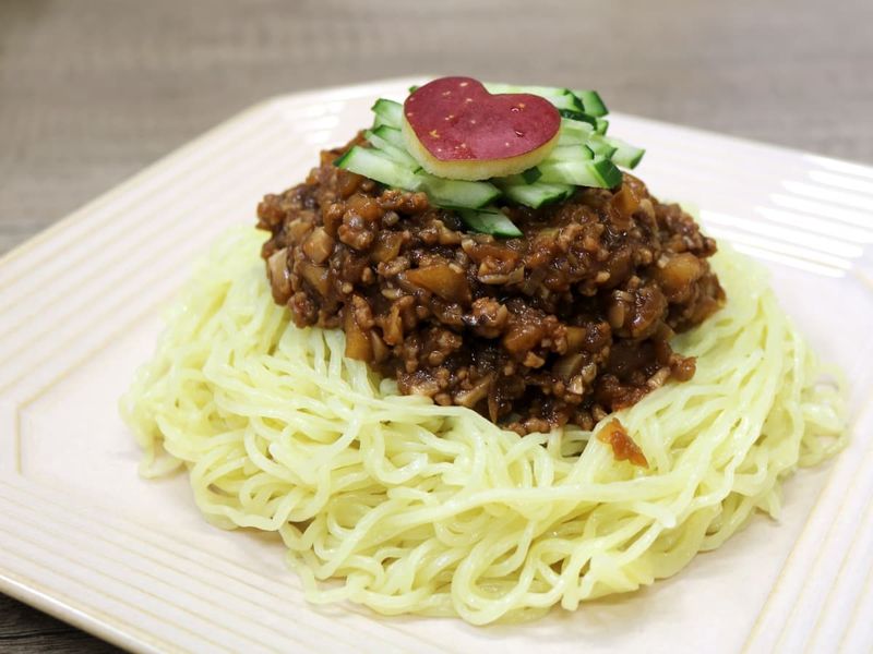 青森蘋果炸醬麵~使用整顆蘋果的簡單食譜~