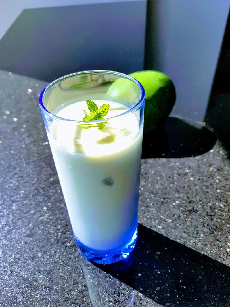 酪梨蜂蜜牛奶