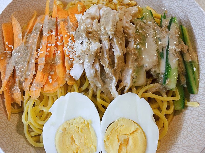 雞絲麻醬涼麵
