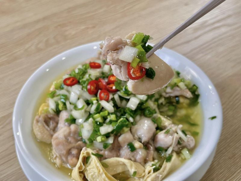 電鍋快速料理| 油蔥雞腿豆包