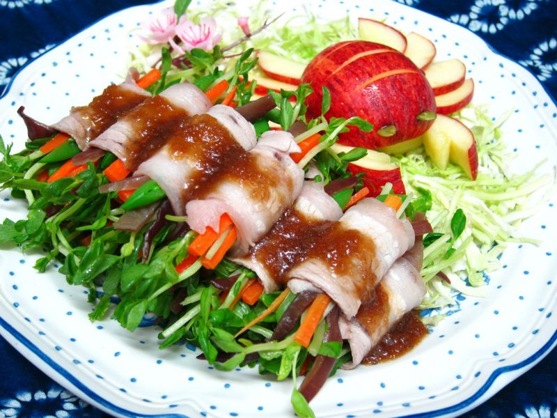 【李錦記舊庄特級蠔油125週年】時蔬肉卷佐蠔油蘋果泥醬