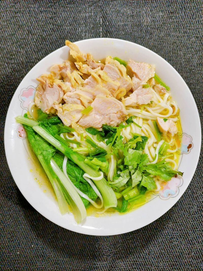 薑黃雞湯麵