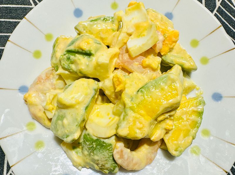 鮮蝦蛋酪梨沙拉