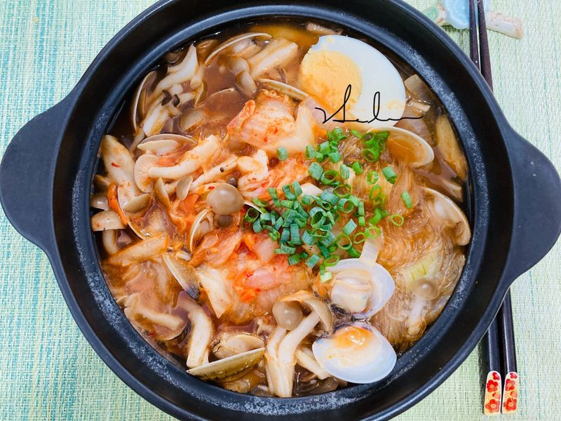 蚵蠣冬粉泡菜煲/10分鐘/零廚藝