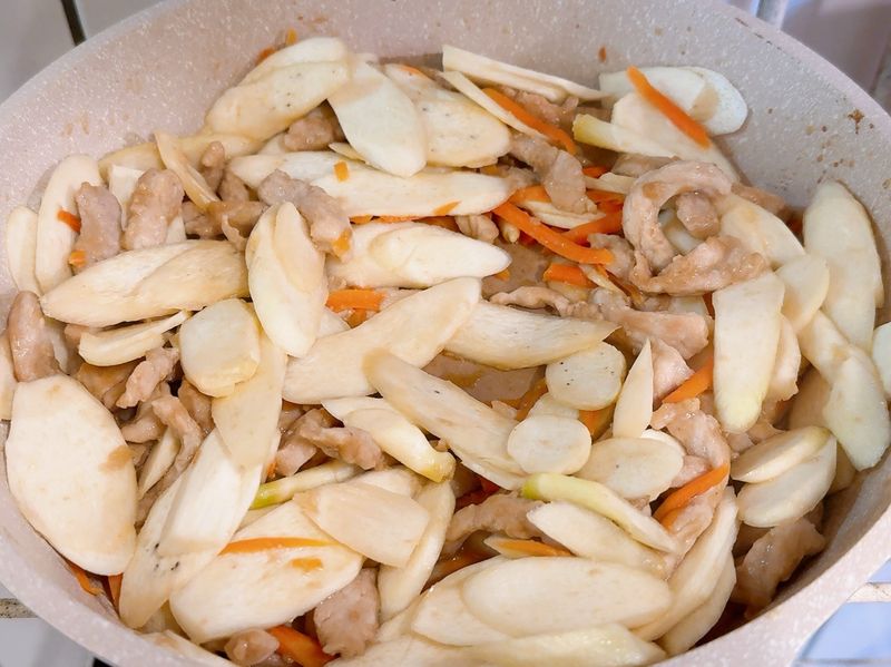 筊白筍炒肉絲