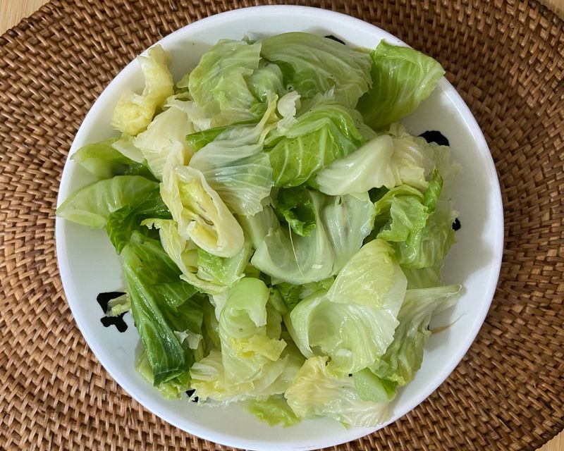 蒜炒高麗菜心