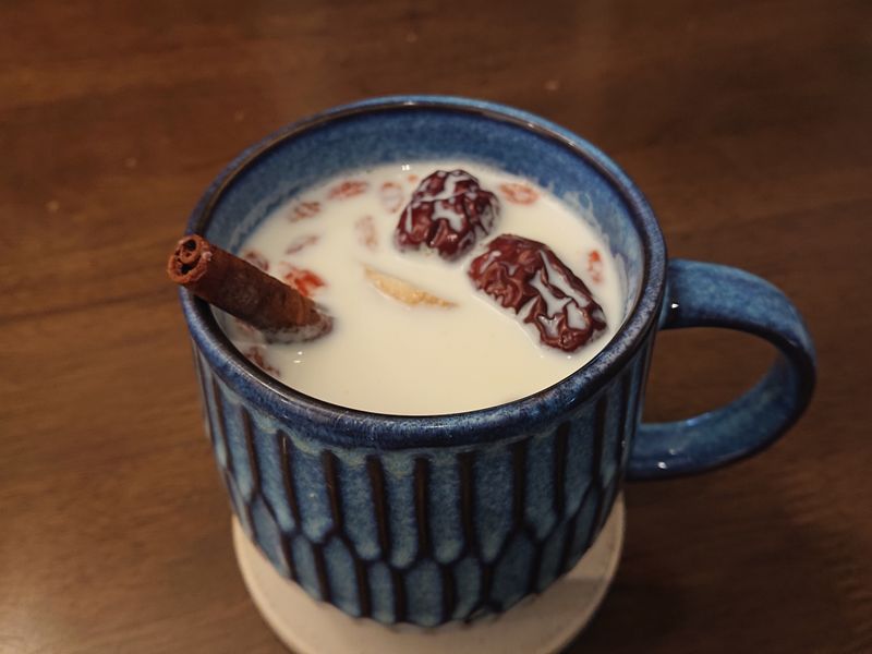 薑煮牛奶