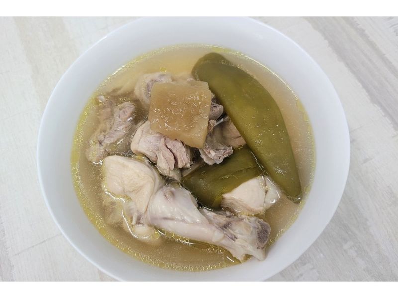 驅寒必學料理,暖胃養生的剝皮辣椒雞湯!