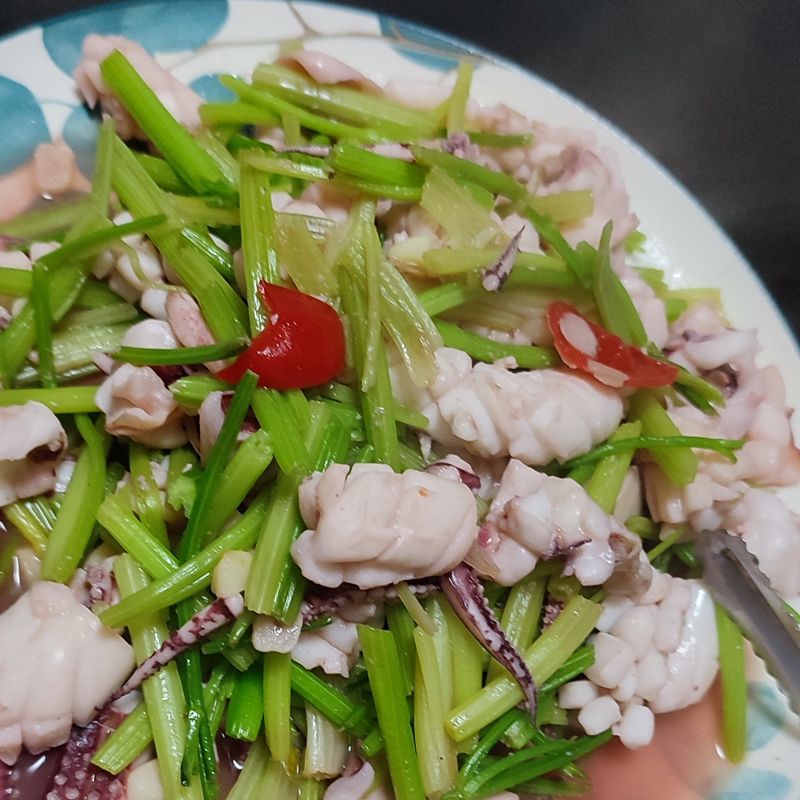 芹菜炒生魷魚