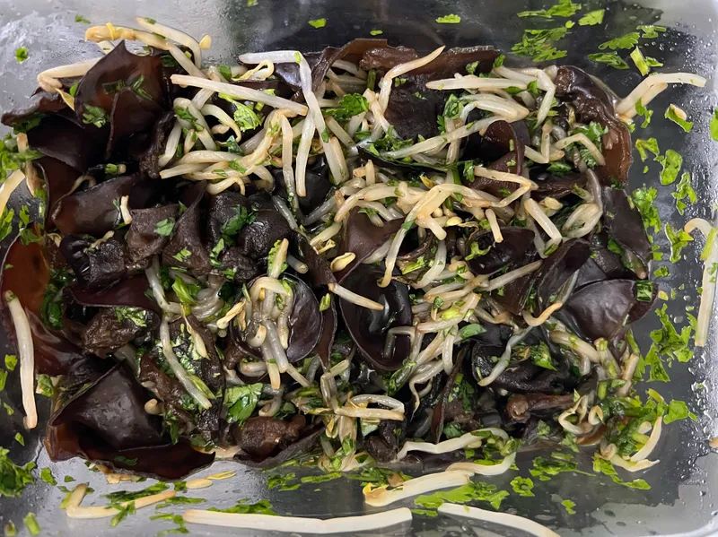 涼拌香菜木耳