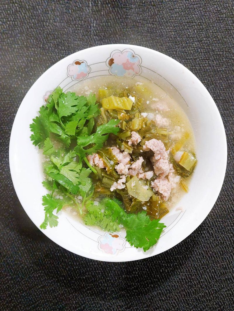 客家酸菜肉散湯