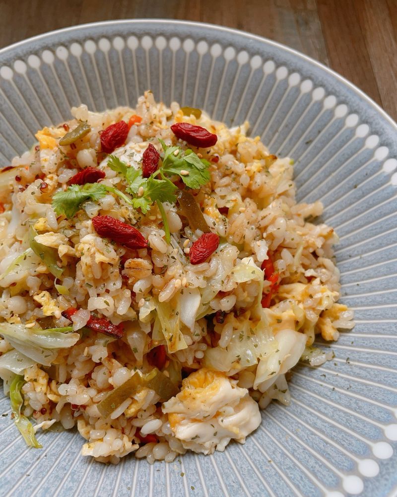 高麗菜剝皮辣椒蛋炒飯(蛋素)