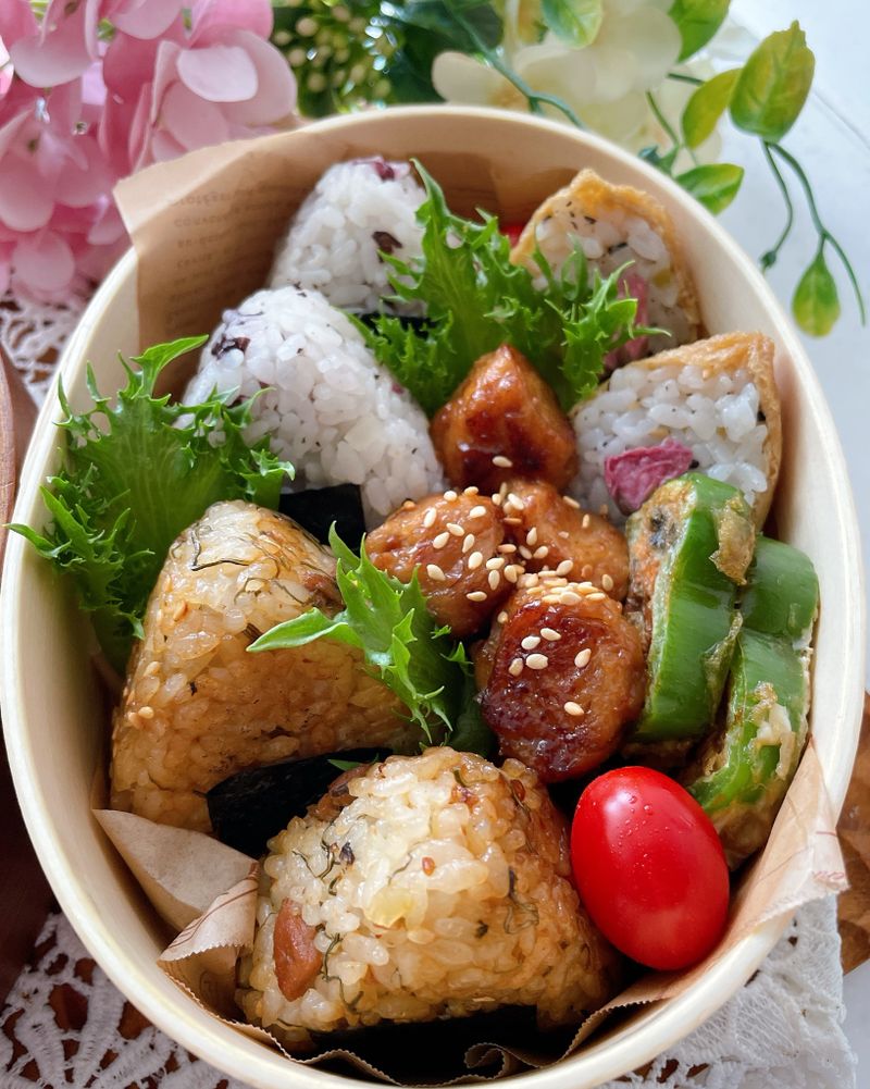 日式飯糰便當(紫蘇、味噌、豆皮)