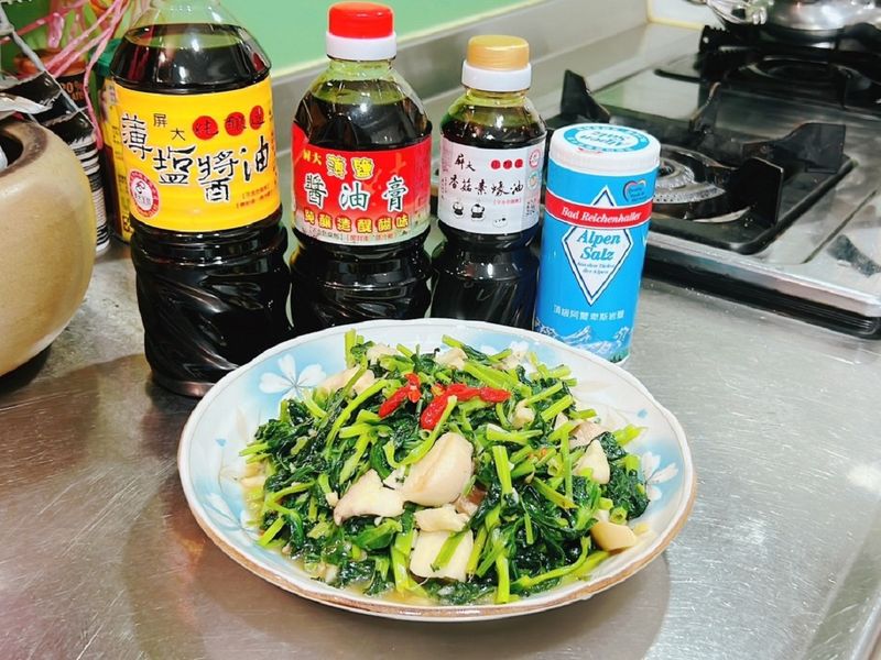美味可口的年菜蔬食料理~清炒豆苗