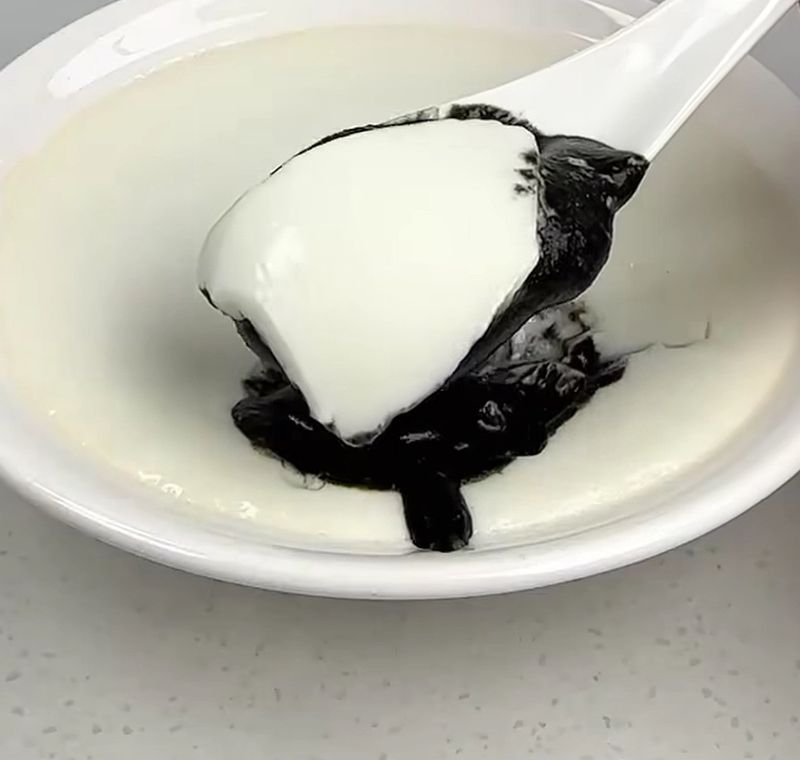 黑芝麻燉奶