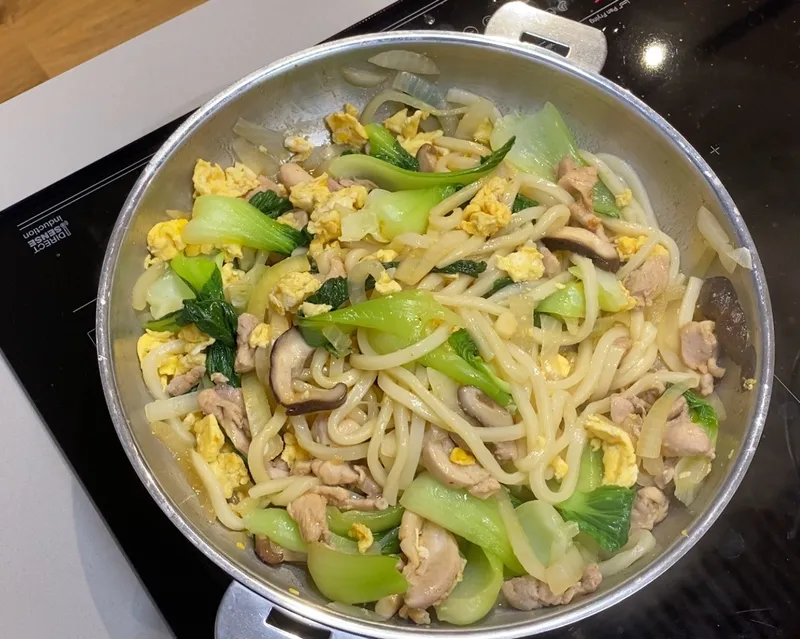 沙茶雞肉炒麵