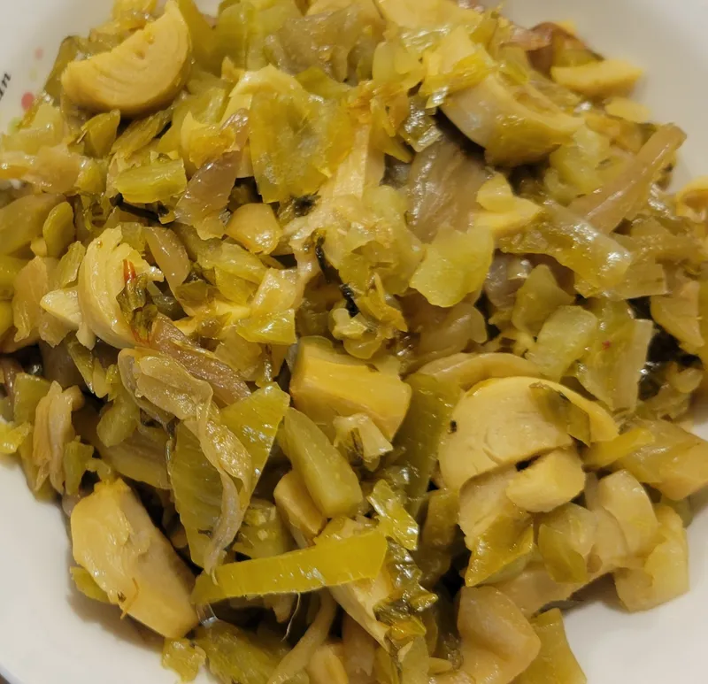 酸菜炒麵腸
