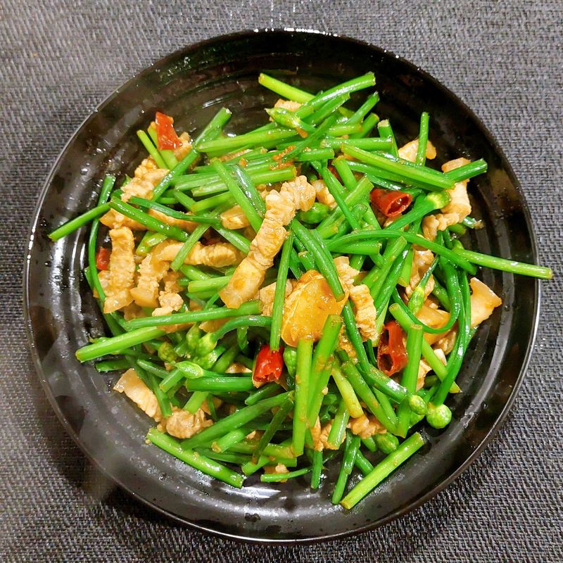 韭菜花炒肉絲