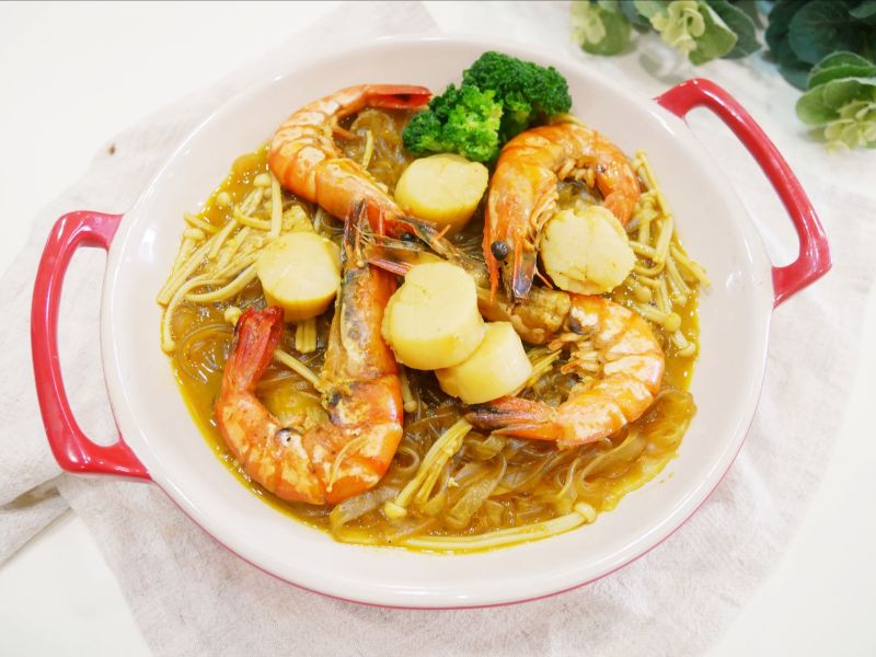 零難度「海鮮咖哩粉絲煲」好入味、好好吃!